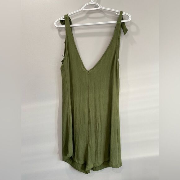 Zaful Green Romper - Picture 5 of 10